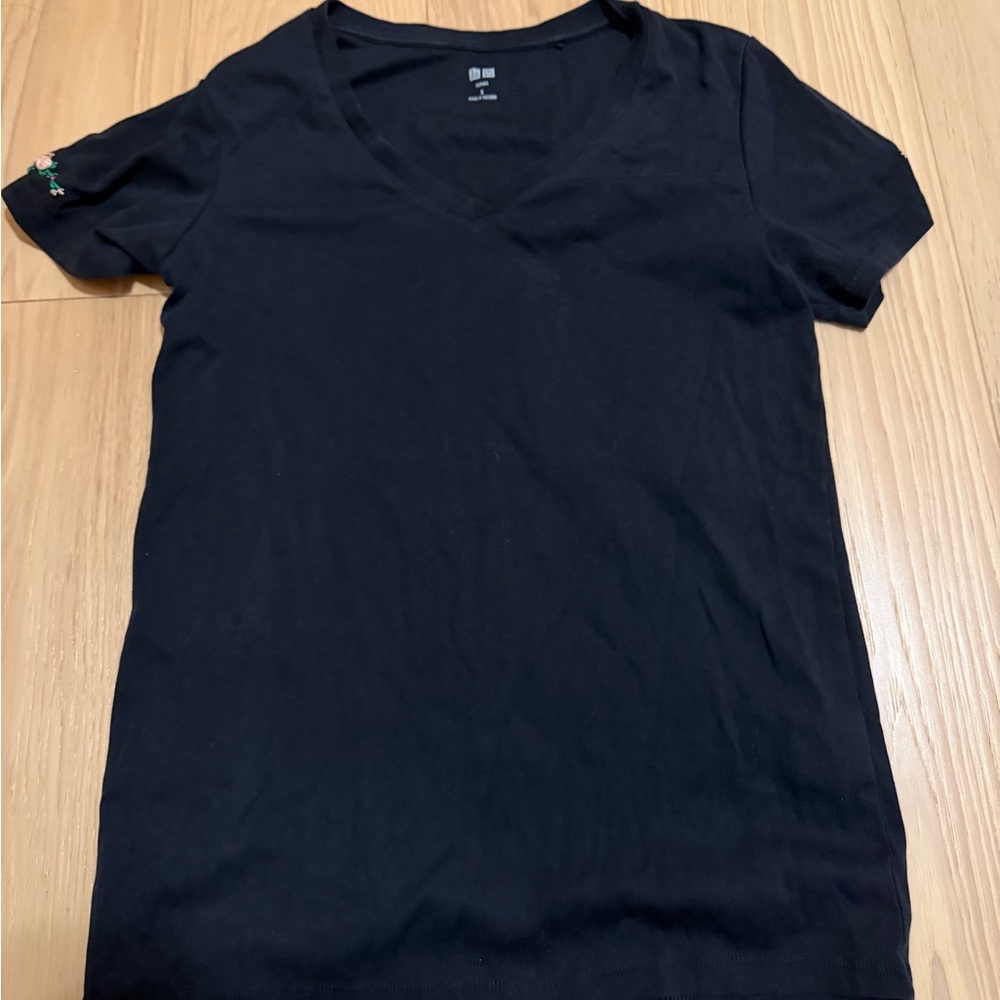 Uniqlo Black Supima V-Neck Tee
